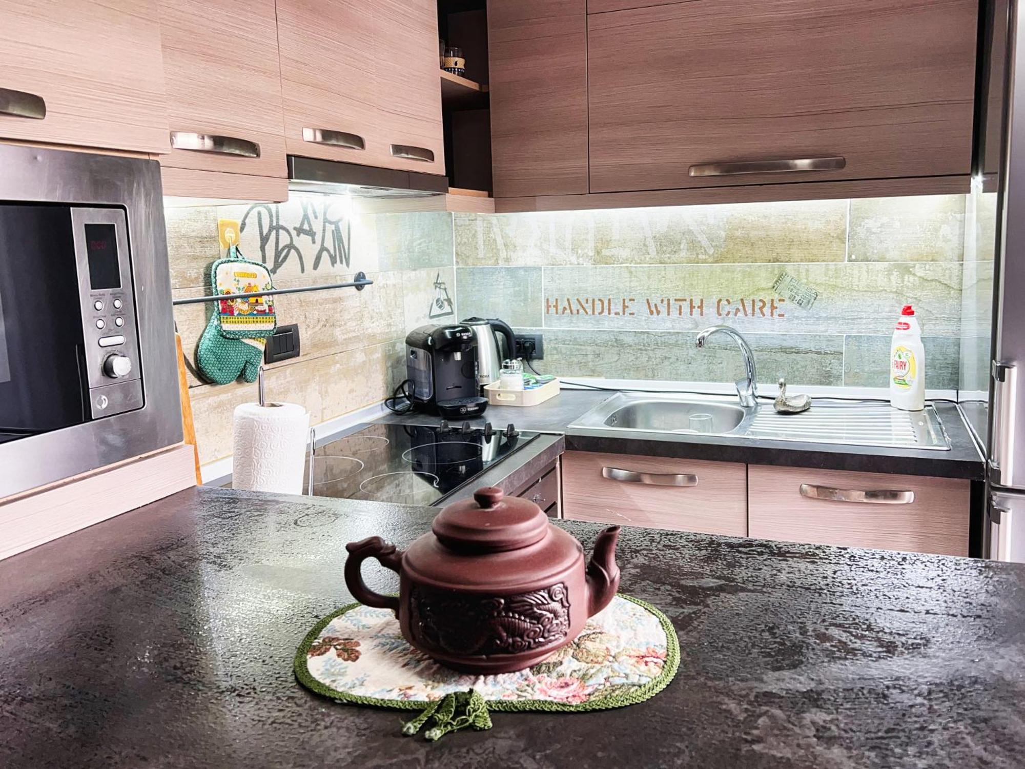 Sunny Central One-Bedroom Apartment Tirana Bagian luar foto